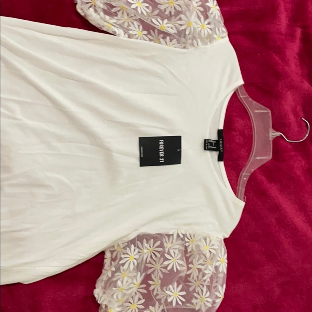 Forever 21 shirt brand new with tag on!
